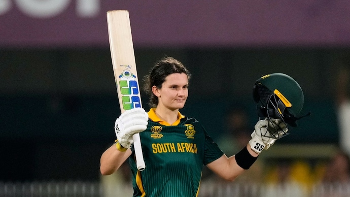 Laura Wolvaardt scripts history for South Africa with 169, entire England team runs to congratulate her