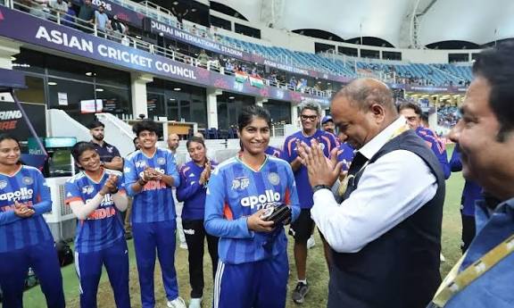 BCCI explains Pak's Mohsin Naqvi snub, issues clear statement on Asia Cup trophy row